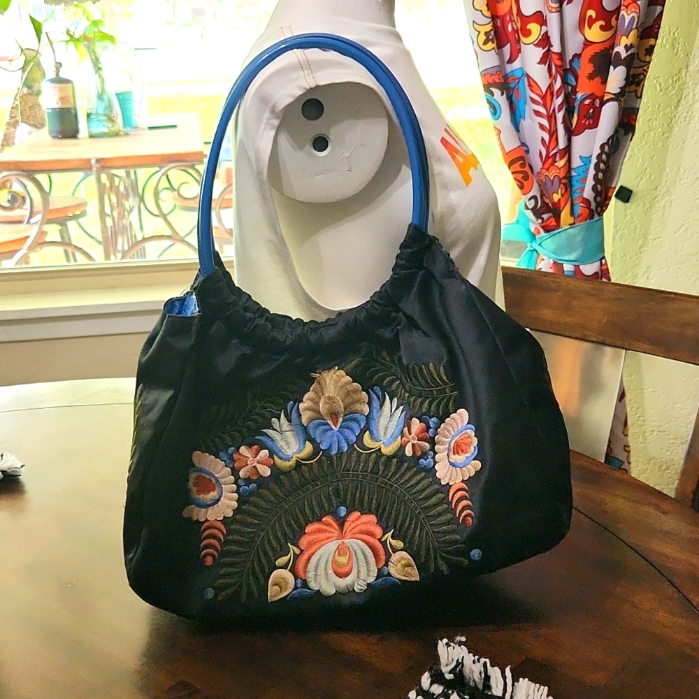 RARE Adrienne Vittadini embroidery purse
